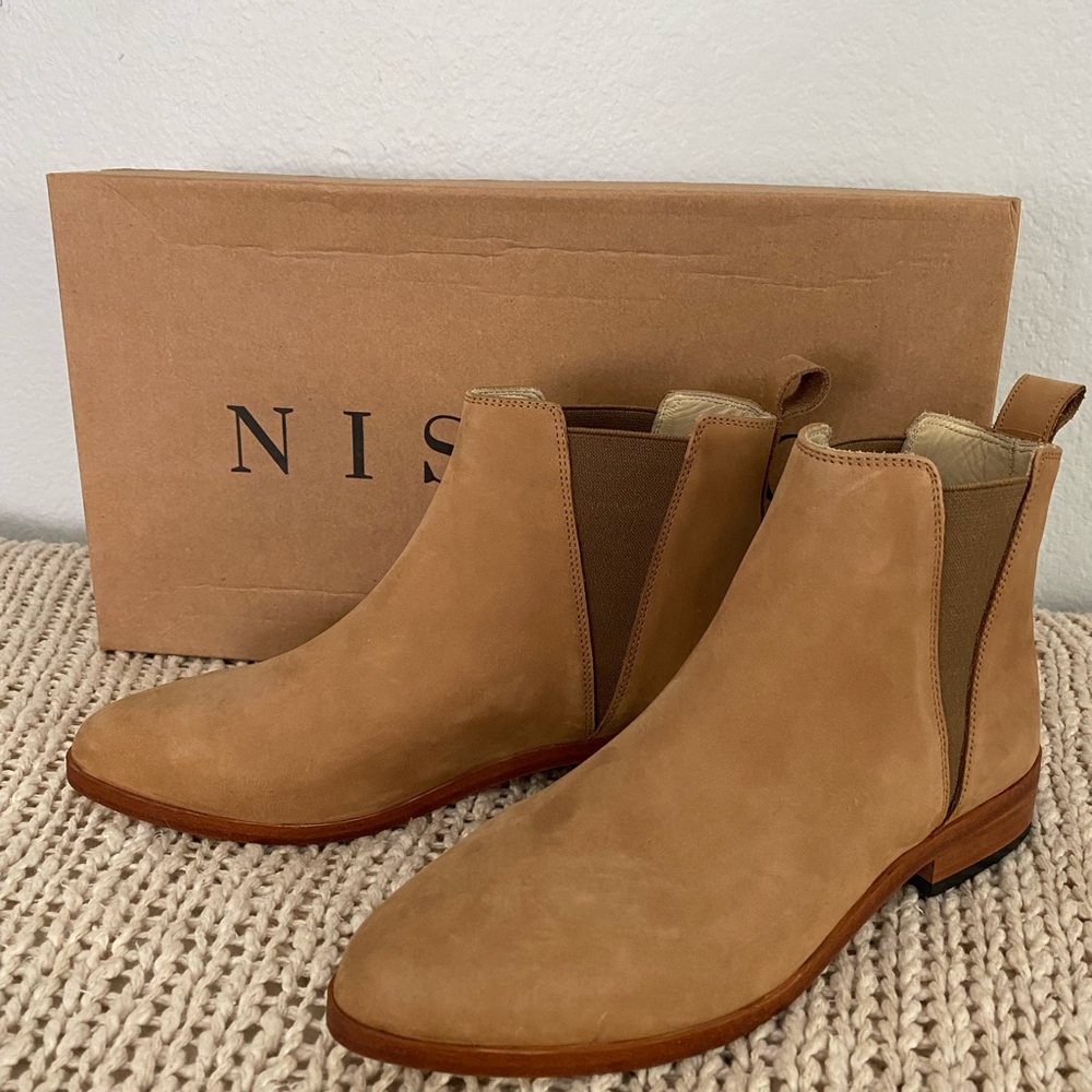 Nisolo Chelsea boot in sand